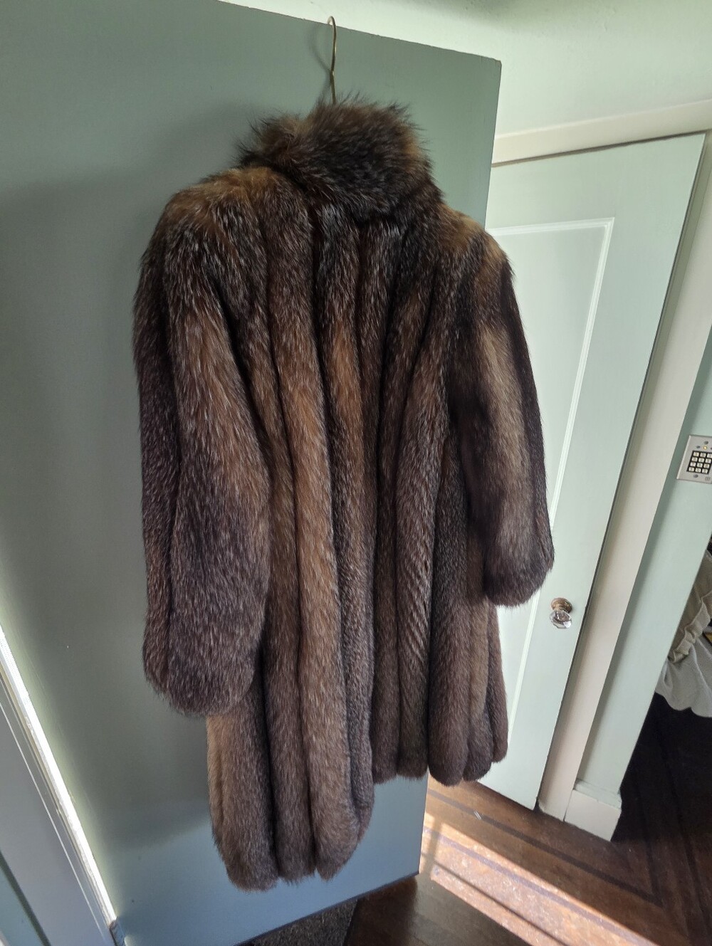 Vintage Full-Length Fox Fur Coat - Picture 9 of 10